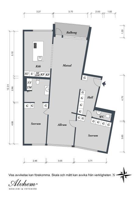 suelo de madera de roble espigado piso nórdico estilo nórdico estilo moderno contemporáneo estilo mid century modern diseño de interiores decoración interiores nordicos escandinavos cocina blanca moderna con isla blog decoración nórdica Armarios volados y bajo las ventanas 