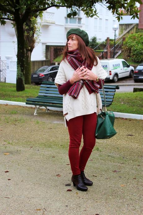 MIS LOOKS - PONCHO DE PUNTO