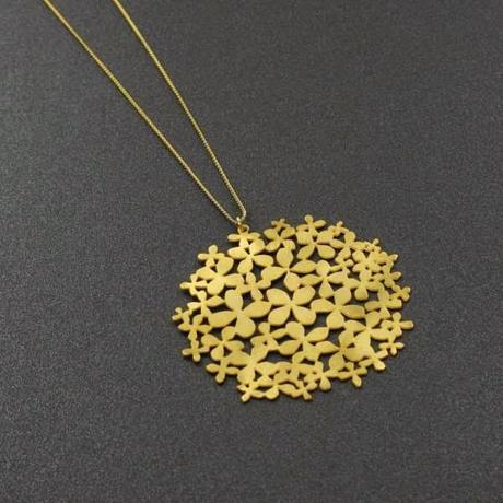 Colgante hortensia de la marca española Ras 