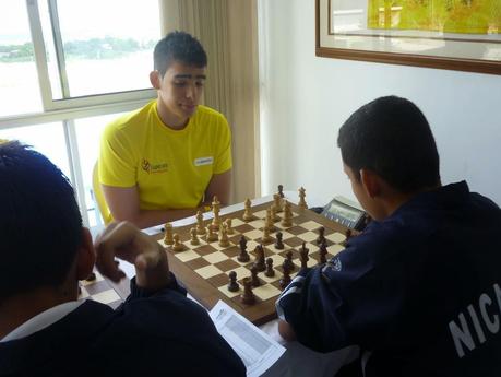 Cristian Hernandez a un paso de norma de GM, lidera el Open Sub20