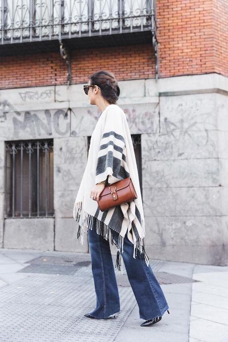 Stripe_Cape_Asos-Flare_Jeans-Outfit-Street_Style-21