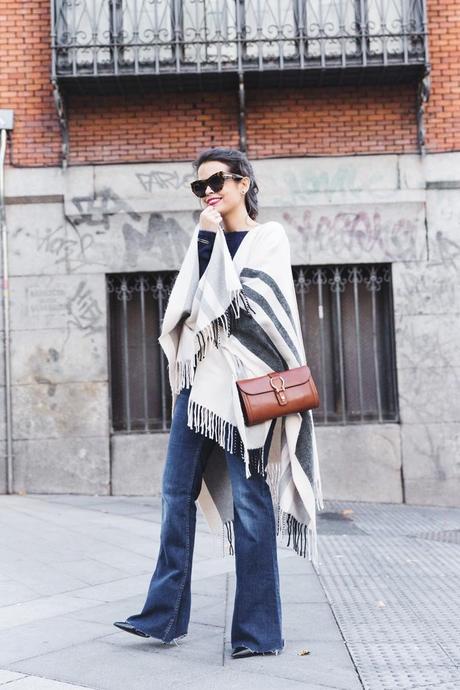 Stripe_Cape_Asos-Flare_Jeans-Outfit-Street_Style-41