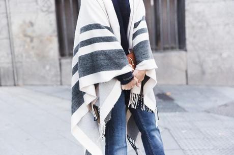 Stripe_Cape_Asos-Flare_Jeans-Outfit-Street_Style-110