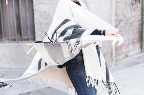 Stripe_Cape_Asos-Flare_Jeans-Outfit-Street_Style-60