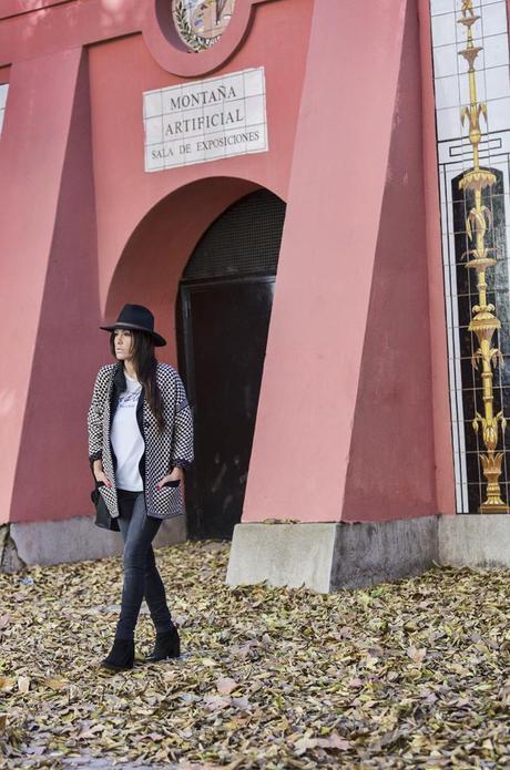 street style barbara crespo hake outfit hat el retiro fashion blogger blog de moda