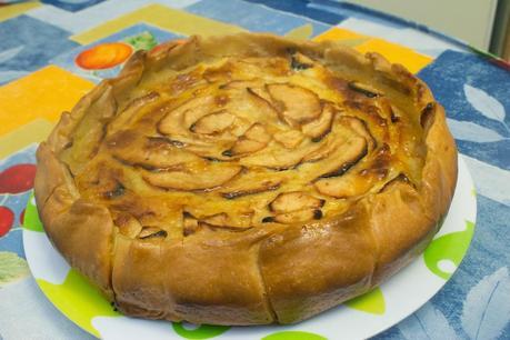 Tarta de mascarpone, chocolate blanco y manzana con mermelada de granada