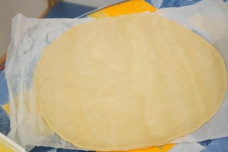 Tarta de mascarpone, chocolate blanco y manzana con mermelada de granada Tarta de mascarpone, chocolate blanco y manzana con mermelada de granada