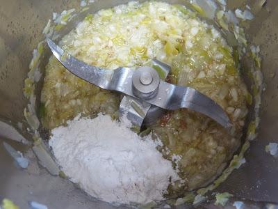 Merluza a la romana con almejas