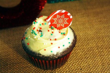 Chocolate Cupcakes with Marshmallow Cream Filling