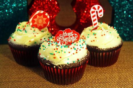 Chocolate Cupcakes with Marshmallow Cream Filling