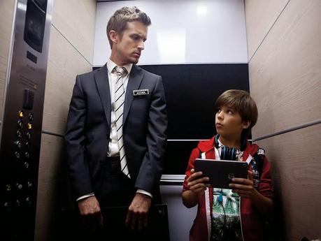 Se nos fue de las manos (Babysitting). Una serie de catastróficas desdichas.