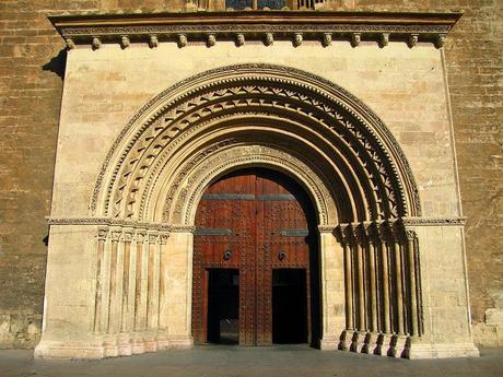 Portada románica de la catedral de Valencia.