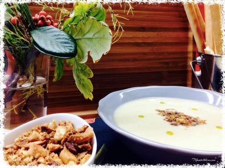 Crema de puerro con crujiente de almendra Crema de puerro con crujiente de almendra