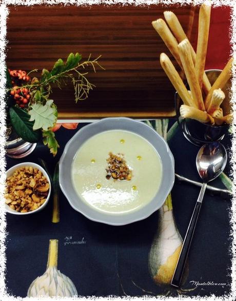 Crema de puerro con crujiente de almendra Crema de puerro con crujiente de almendra