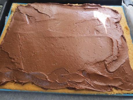 Tronco de mousse de turrón y chocolate
