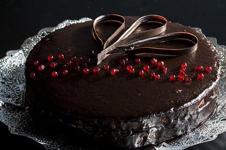 TARTA SACHER CON CAVIAR DE FRAMBUESAS