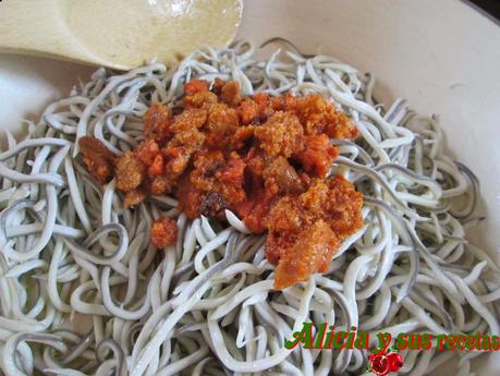 APERITIVO DE HUEVAS DE ERIZO Y GULAS