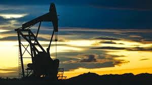 Bajó petróleo 2.2%; el barril en 55.84