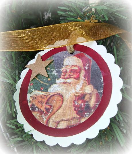 Adornos scraperos para el árbol de Navidad.