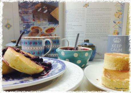 Crumpets con frutas del bosque Crumpets con frutas del bosque