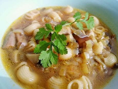 Sopa de pasta y setas