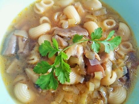 Sopa de pasta y setas
