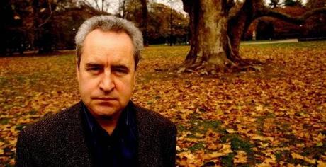 La rubia de ojos negros