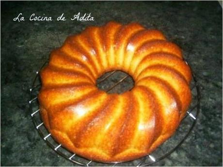 Bizcocho de almendras con cobertura de candy melts