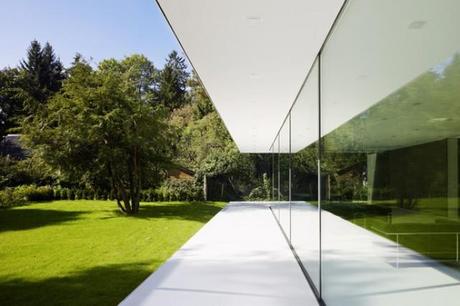 La casa D10 tiene inspiración en la Farnswoth de Mies Van Rohe