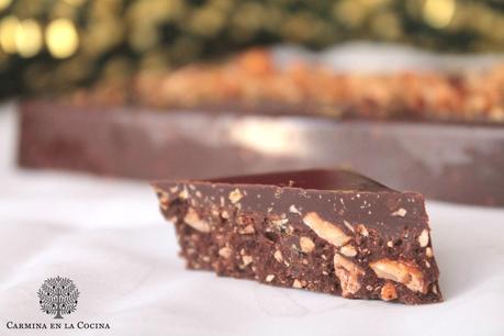 TURRÓN DE CHOCOLATE CON  AOVE Y PRALINÉ DE AVELLANAS #ASALTABLOGS