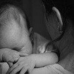 Cómo intentar descansar cuando el bebé no duerme de noche