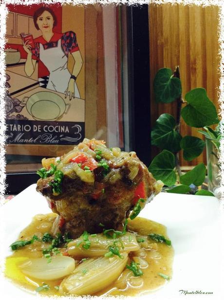 Paletilla de cordero en salsa con chalotas confitadas Paletilla de cordero en salsa con chalotas confitadas