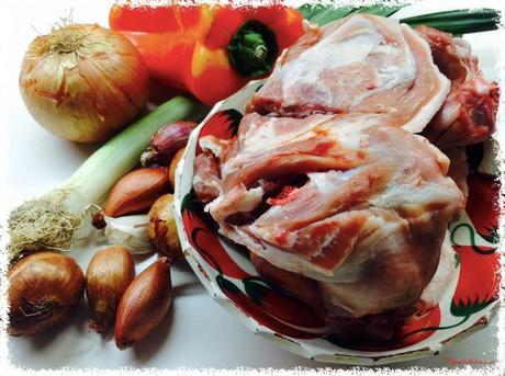 Paletilla de cordero en salsa con chalotas confitadas Paletilla de cordero en salsa con chalotas confitadas