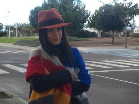 Outfit: Capa y sombrero