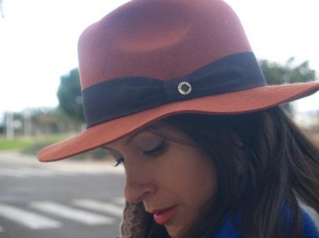 Outfit: Capa y sombrero
