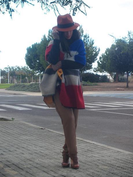 Outfit: Capa y sombrero