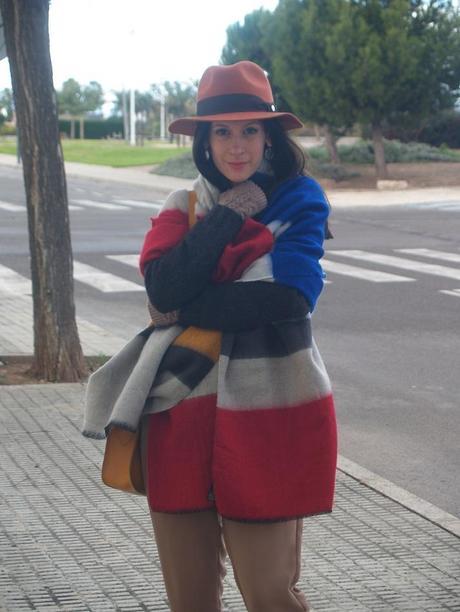 Outfit: Capa y sombrero