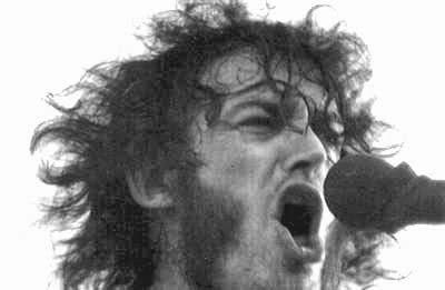 JOE COCKER, LA SOBERBIA VOZ DE UN HOMBRE HUMILDE Aunque afortunadamente algunos resisten, desgraciadamente otros héroes de las primeras hornadas del rock van cediendo al desgaste del tiempo. El gran Joe Cocker acaba de irse, pero siempre quedará su voz...