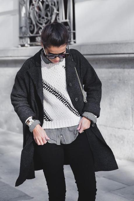 Faux_Fur_Scarf-Miandco_Coat-Plaid_Shirt-Layers-Chained_Boots-Outfits-Street_Style-French_Braid-25