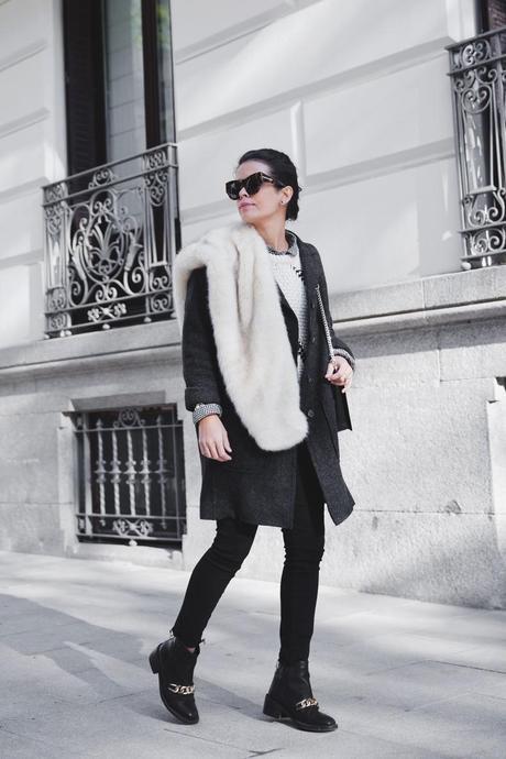 Faux_Fur_Scarf-Miandco_Coat-Plaid_Shirt-Layers-Chained_Boots-Outfits-Street_Style-French_Braid-21