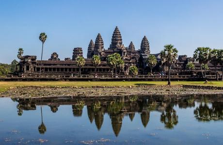 Angkor Wat, con el sol ya en lo alto