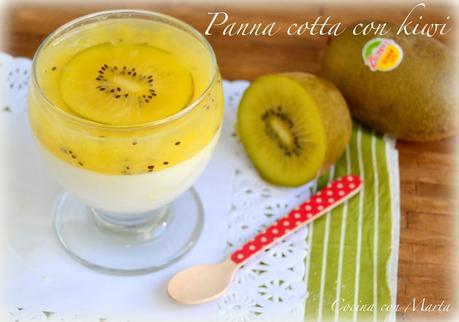 Panacota o panna cotta con gelatina de kiwi. Postre italiano, fácil, rápido y casero. Postres originales.