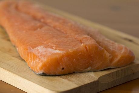 Cómo preparar salmón marinado casero.