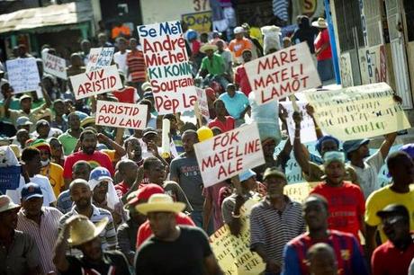 Haitianos siguen pidiendo salida de Martelly, pese designación Primer Ministro.