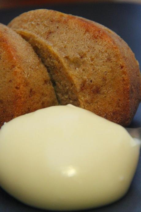 Glaseado de chocolate blanco y queso.