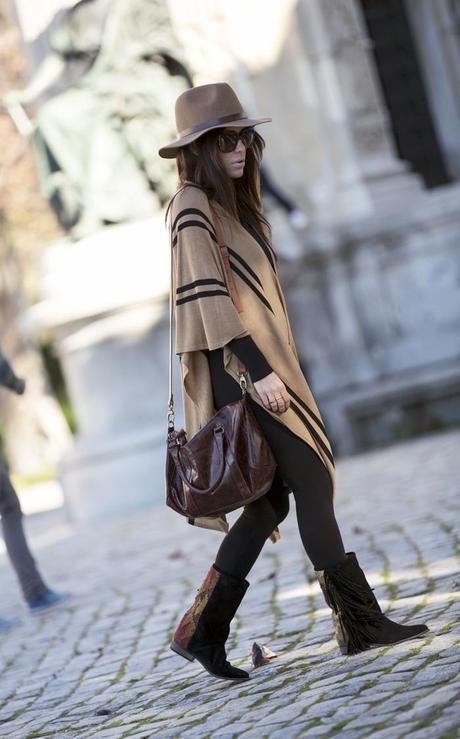 street style barbara crespo how sty boots retiro poncho outfit fashion blogger hake bag blog de moda