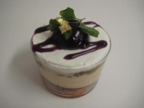 MOUSSE DE TURRÓN CON BIZCOCHO DE CHOCOLATE Y GELATINA DE NARANJA A LA MIEL