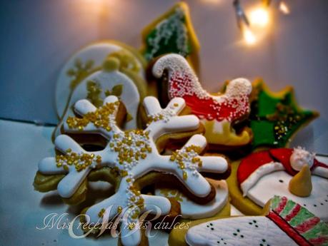 GALLETAS DE NAVIDAD SIN HUEVO CON FONDAT Y PINTADAS