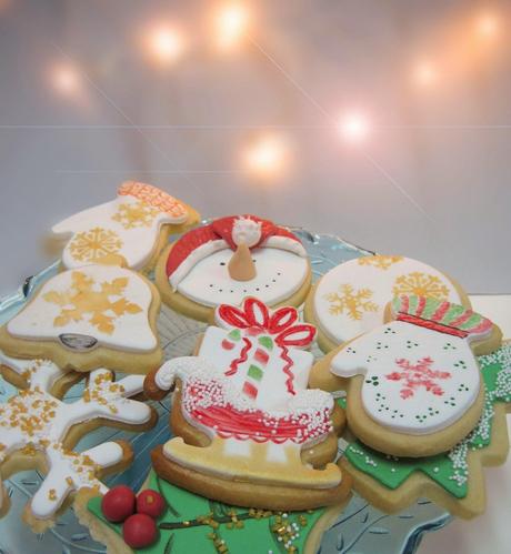 GALLETAS DE NAVIDAD SIN HUEVO CON FONDAT Y PINTADAS