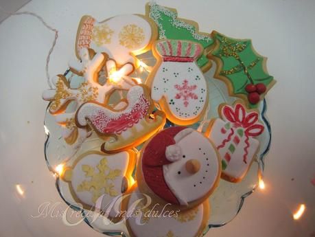 GALLETAS DE NAVIDAD SIN HUEVO CON FONDAT Y PINTADAS